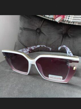 True Religion White Marble Pattern Sunglasses NWT